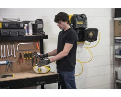 STANLEY FATMAX Wandcompressor Wall-Tech + Slanghaspel FMXCMD152WE -Stanley Shop DV 8 10653221 06 4c NL 20230124121703